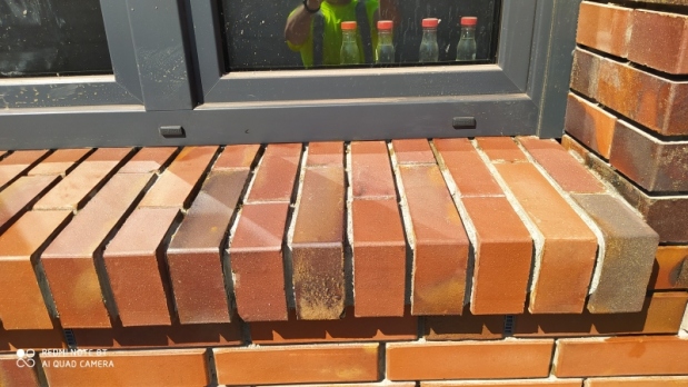 Parapet podwujny, gdy okna są już zamontowane do stanu surowego