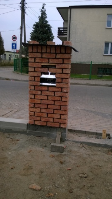 nietypowa skrzynka w słupek