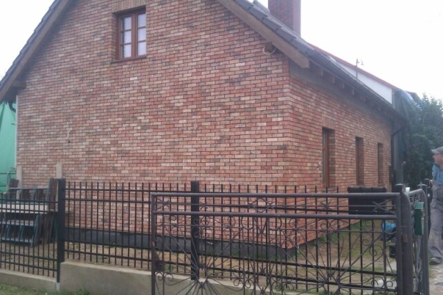 elewacja z ciętej cegły na okładzinę i kształtki